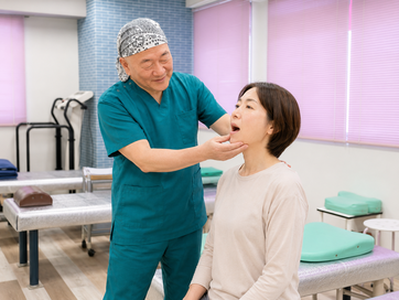 ② 顎・首・肩の動き