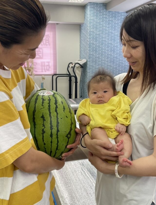 稲田が、産後の治療を受けに赤ちゃんと一緒に来院