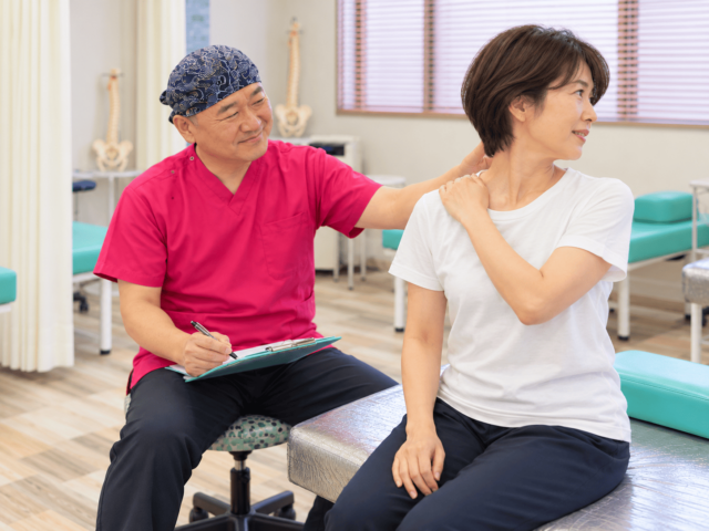 首や肩の動き・困っている動作を確認